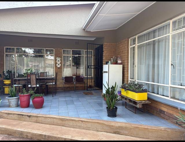 3 BEDROOM HOUSE FOR SALE IN ROTHDENE